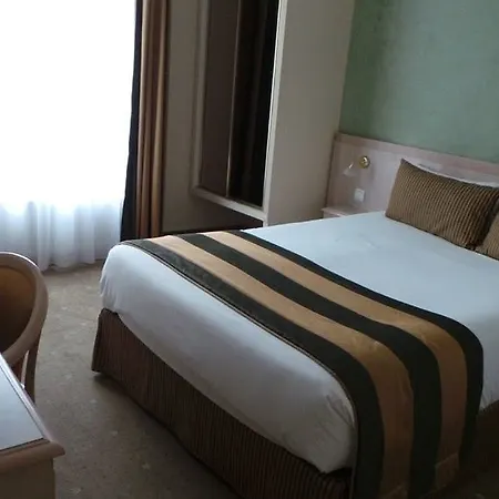 Hotel Champerret Elysees 3*