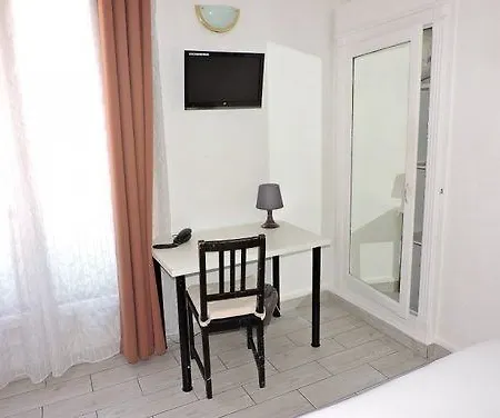 Montana La Fayette - Gare Du Nord Hotel