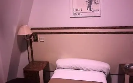 Azur Montmartre Otel Paris