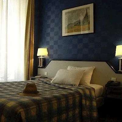 Trinité Haussmann 4*