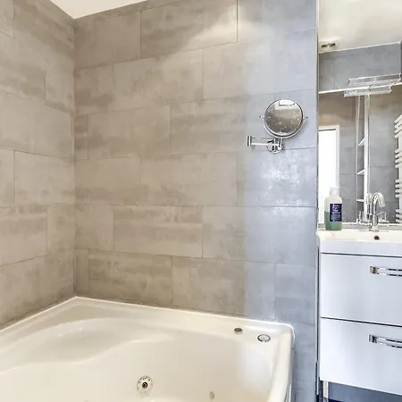 Апартаменты Private Apartment - Rue Cler - Eiffel Tower View