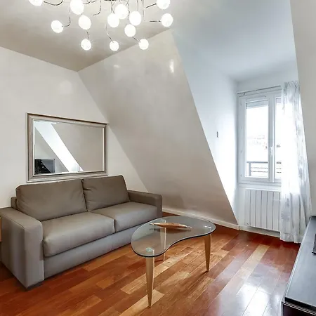 Private Apartment - Rue Cler - Eiffel Tower View Lägenhet