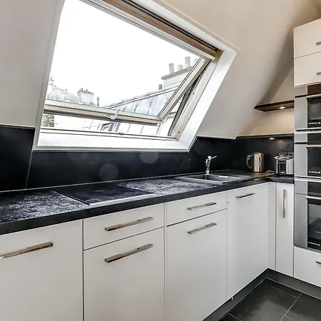 Private Apartment - Rue Cler - Eiffel Tower View Апартаменты Париж
