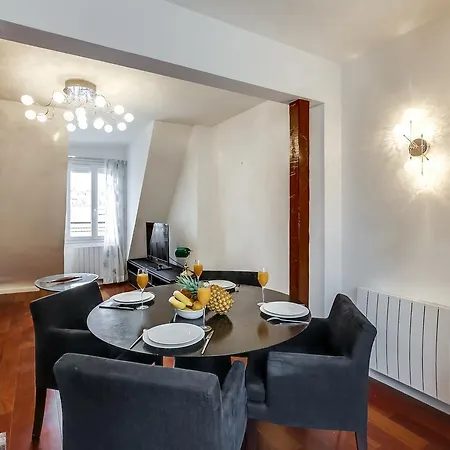 Апартаменты Private Apartment - Rue Cler - Eiffel Tower View Париж