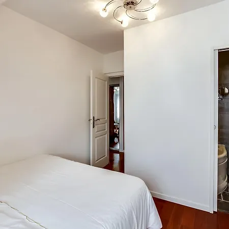Апартаменты Private Apartment - Rue Cler - Eiffel Tower View Париж