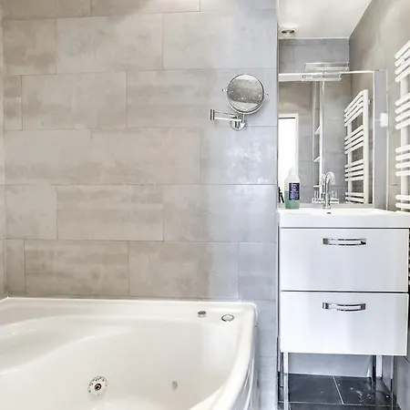 Private Apartment - Rue Cler - Eiffel Tower View Апартаменты
