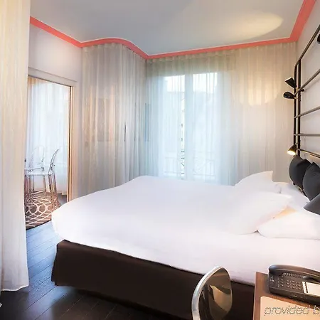 Western La Demeure Hotel 4*