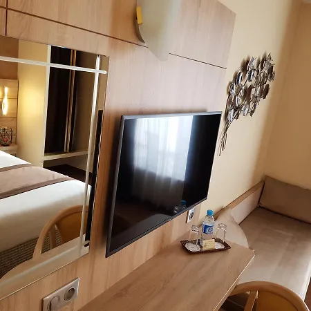 Hotel Champerret Elysees 3*