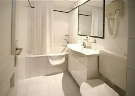 Hotel Des 3 Poussins Paris