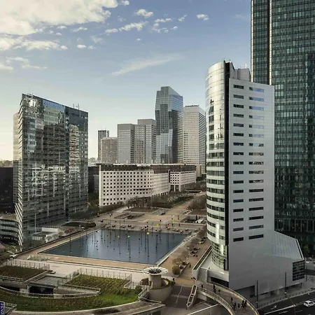 Hotel Ibis Paris La Défense Esplanade 3*