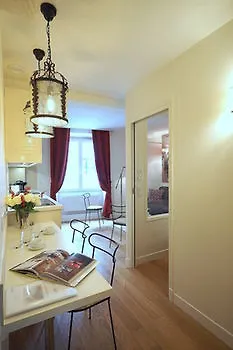 Louvre Opera Private Chicsuites