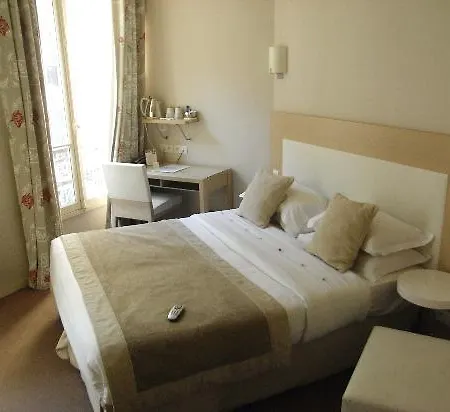 Du Savoir Hotell 2*