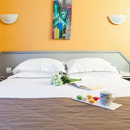 Hotel Jean Gabriel Montmartre 3*