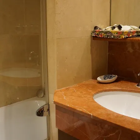 Hotel Le Relais Medicis 4*