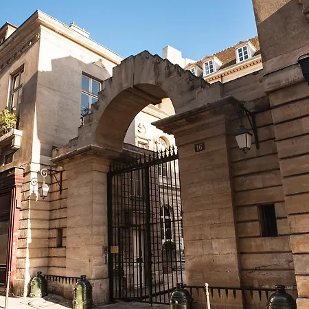 Couette-café Assia & Nathalie - Luxury Marais *