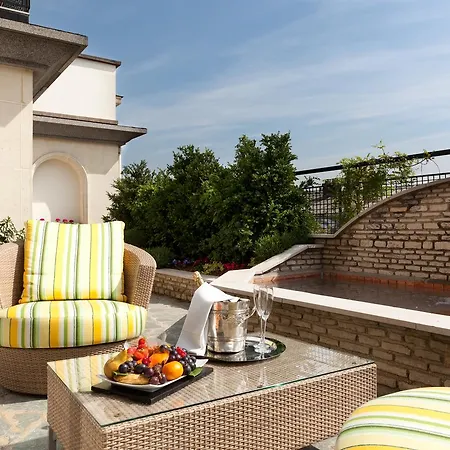 Majestic Champs Elysees Aparthotel 5*