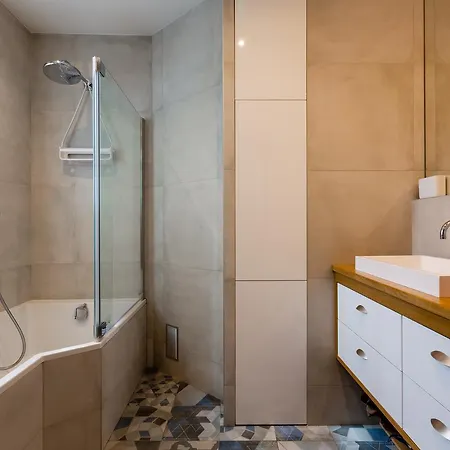 Veeve - Retro Chic In Petit Montrouge
