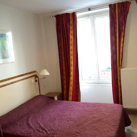 Azur Montmartre Отель Париж