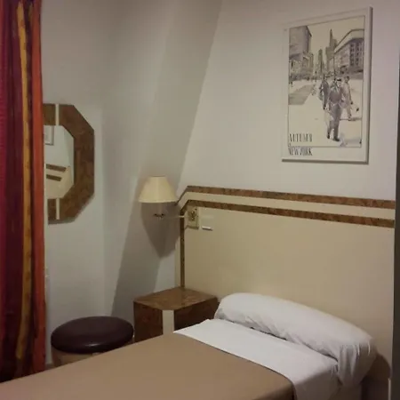 Azur Montmartre Отель Париж