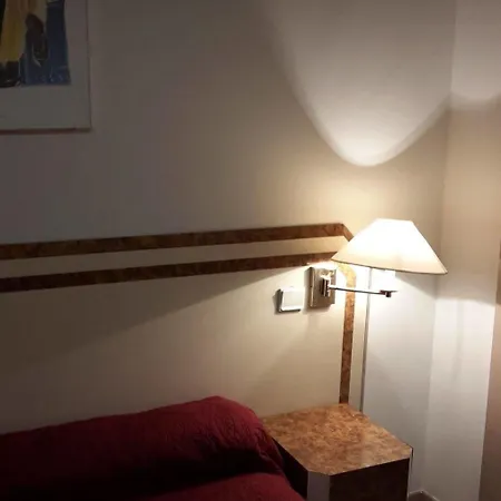 Отель Azur Montmartre