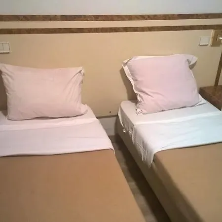 Azur Montmartre Otel Paris