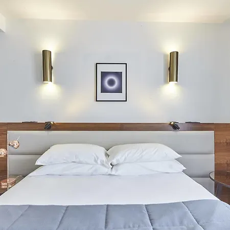 Royal Phare 3* Paris