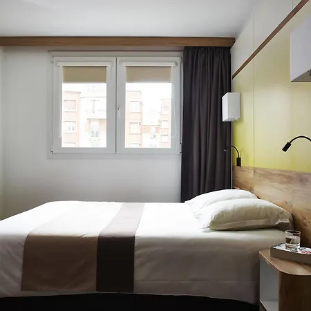 Hotel Median Porte De Versailles 3*