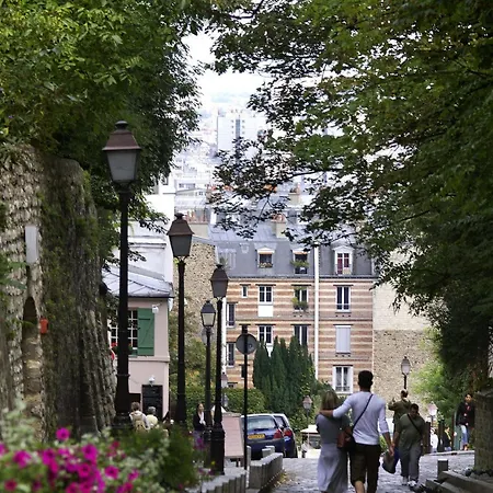 Adagio Montmartre 4*