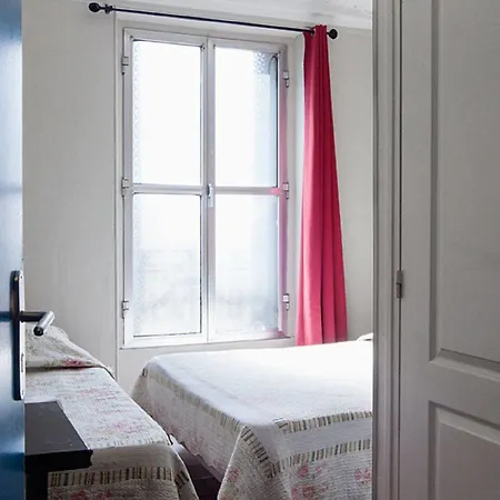 Отель Bervic Montmartre Париж