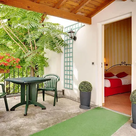 Hotel Delambre 3*