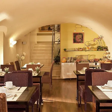 Western Anjou Lafayette 3* Paris