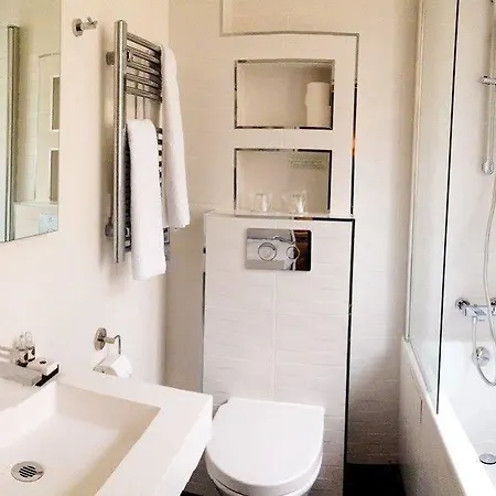 Ascot Opera Hotel 3*