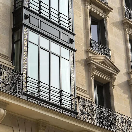 La Clef Tour Eiffel By The Crest Collection Hotel Parijs