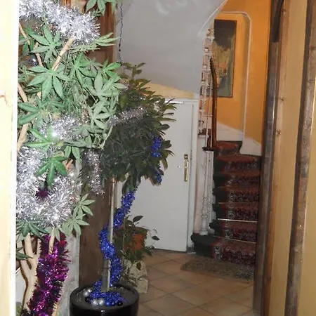 Le Petit Trianon 2*