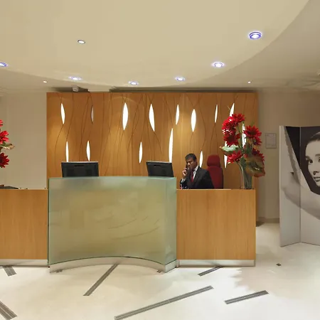 Westside Arc De Triomphe Hotel