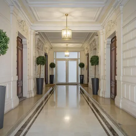 33 Marbeuf Paris