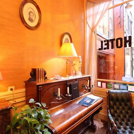 Chopin Hotel 2*