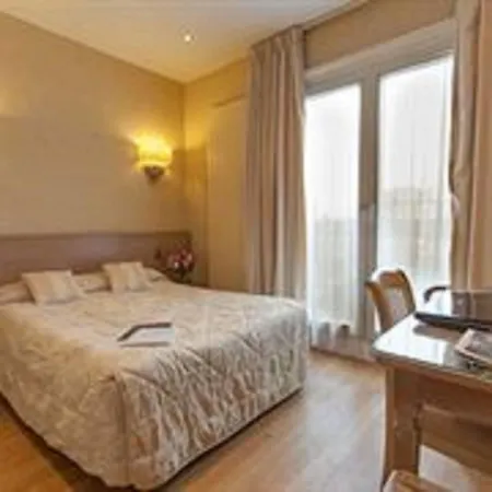 Cecilia 3* Paris