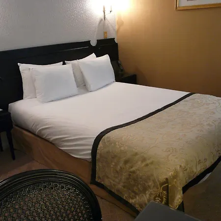 Victor Hugo Kleber Hotel Paris
