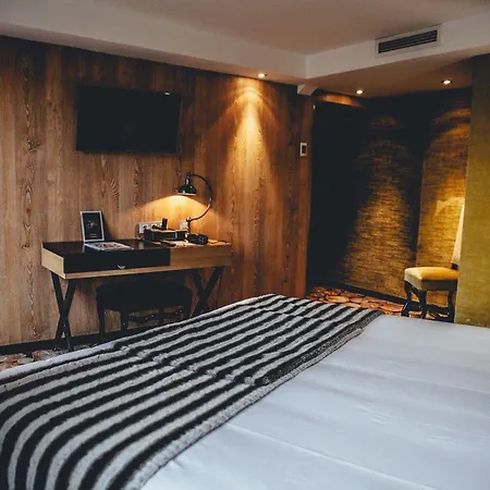 Hotel Le Notre Dame Saint Michel 3*