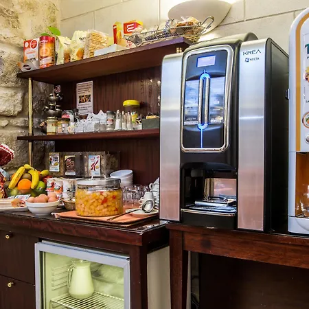 Austin's Arts Et Metiers Hotel