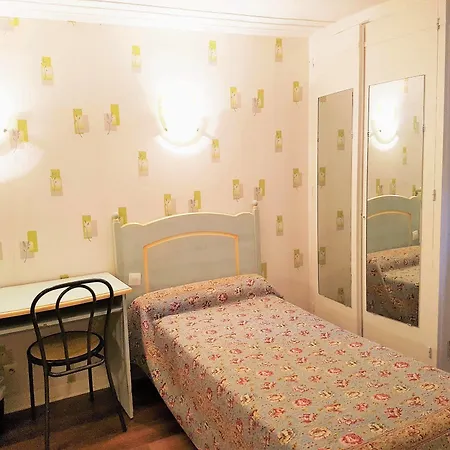 Ibis Styles Gare De L'est Magenta 3*