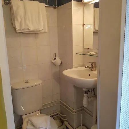 Ibis Styles Gare De L'est Magenta 3* París