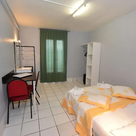 Hotel De La Poste Paris