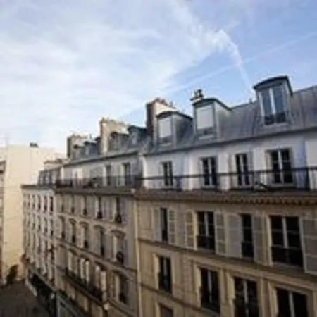 Andréa Paris