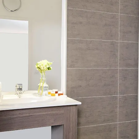 Sejours & Affaires Paris-davout 3*