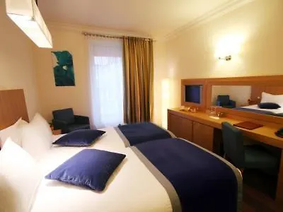 Westside Arc De Triomphe Hotel 4*