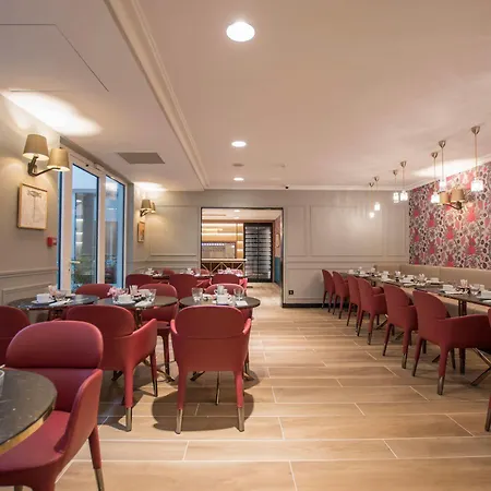 Le Pierre Hotel 4*