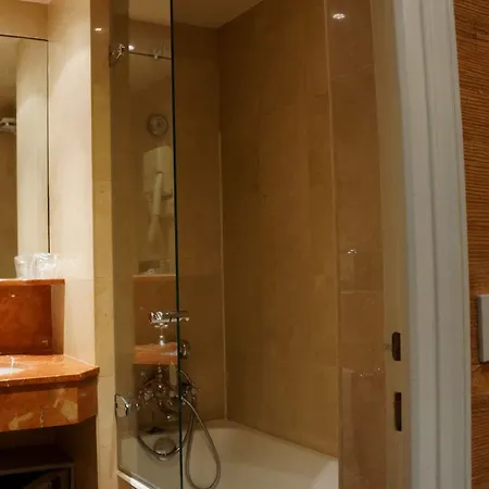 Le Relais Medicis Hotel 4*