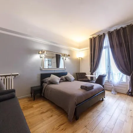 Private Studio - Avenue Des Champs-elysees